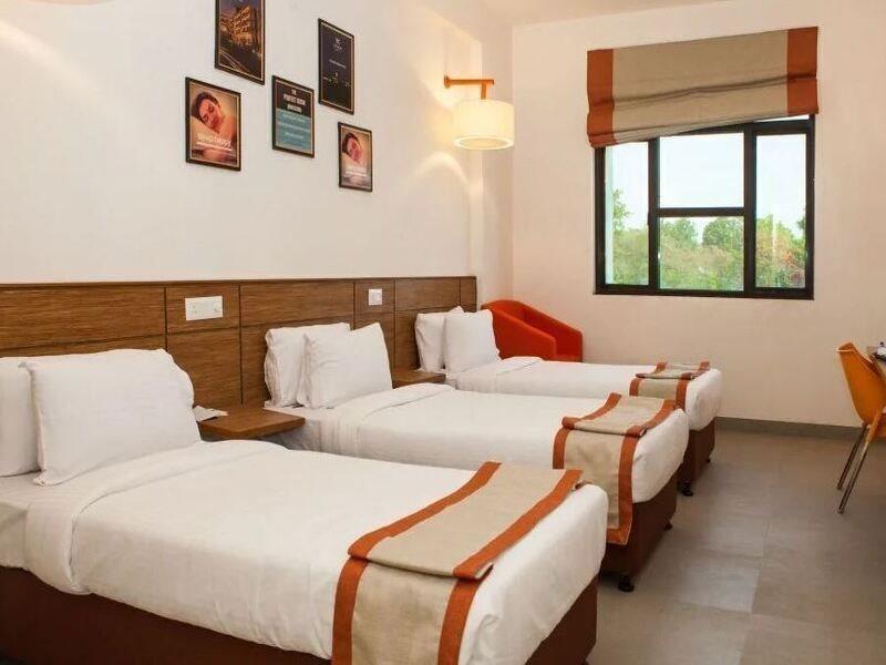 Hotel Polo Max Jabalpur Esterno foto