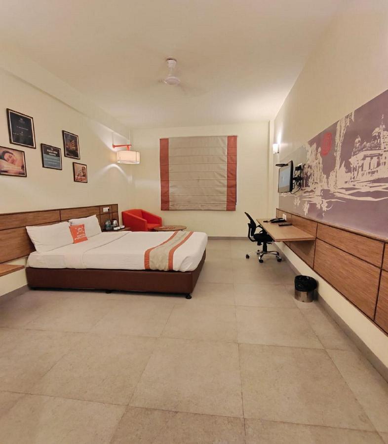Hotel Polo Max Jabalpur Esterno foto