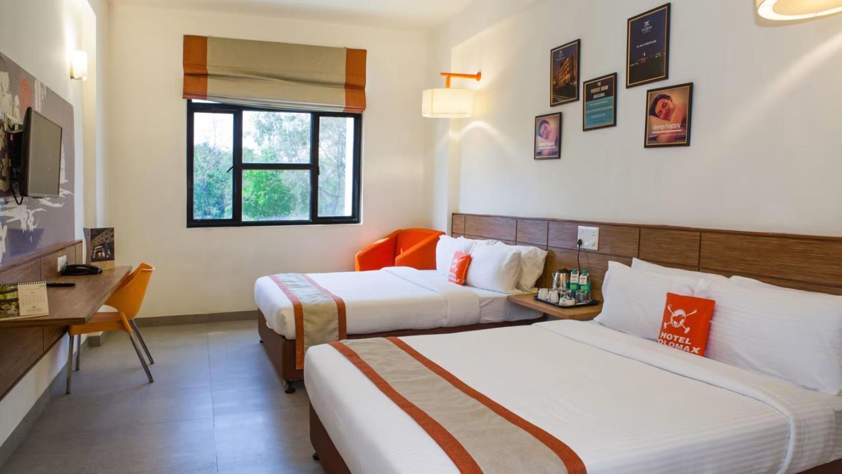 Hotel Polo Max Jabalpur Esterno foto