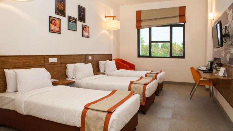 Hotel Polo Max Jabalpur Esterno foto
