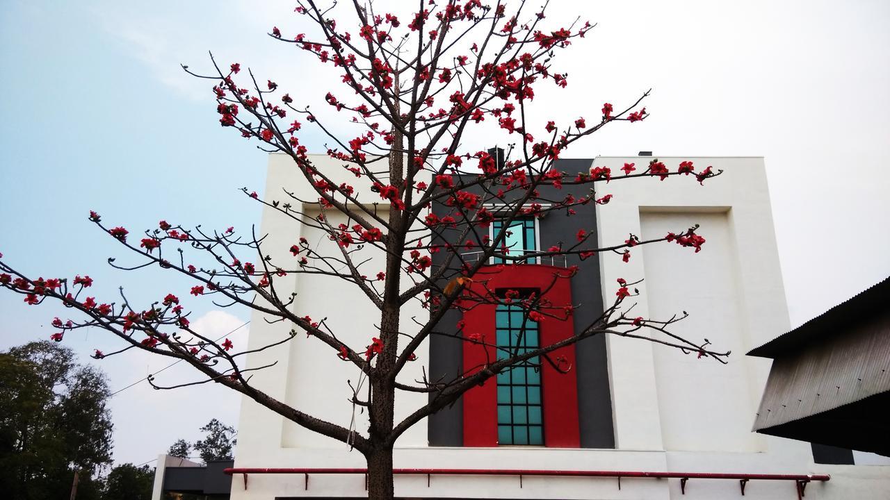 Hotel Polo Max Jabalpur Esterno foto