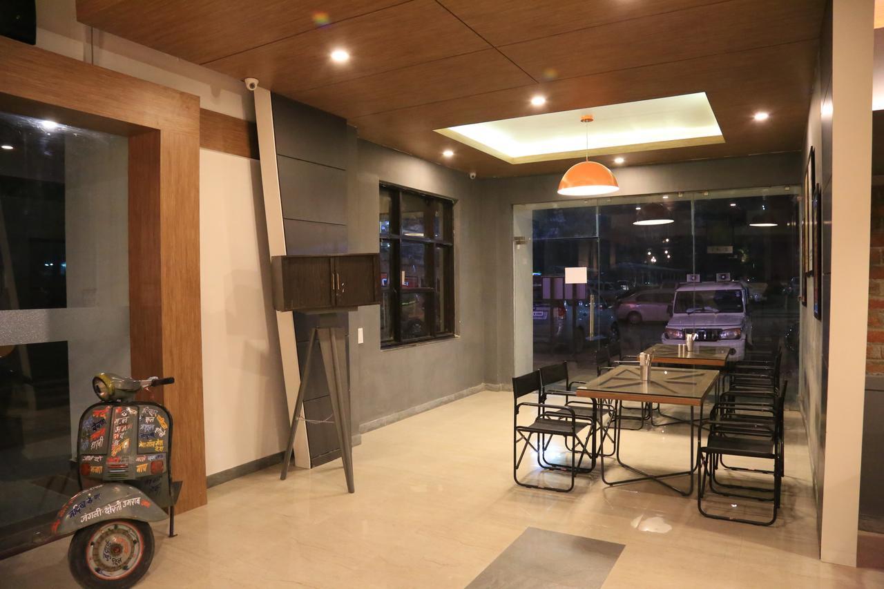 Hotel Polo Max Jabalpur Esterno foto