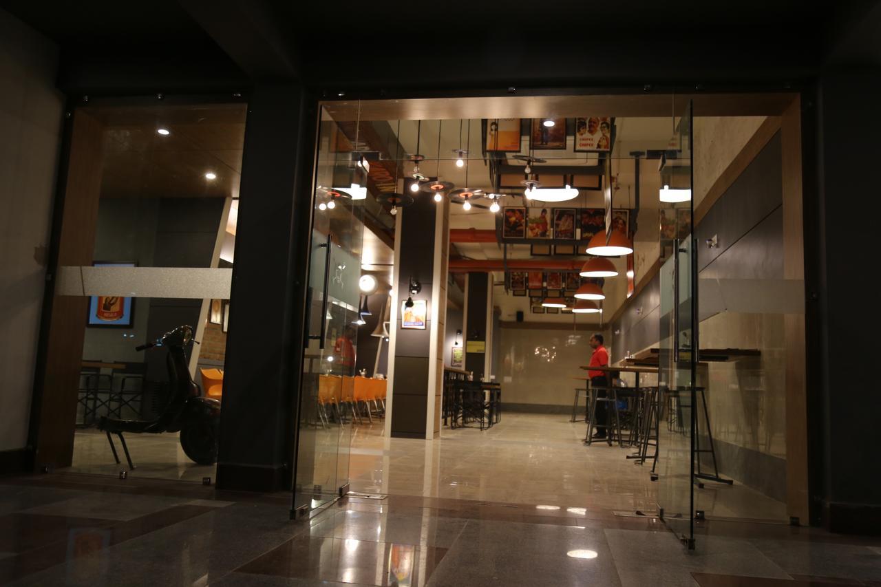 Hotel Polo Max Jabalpur Esterno foto